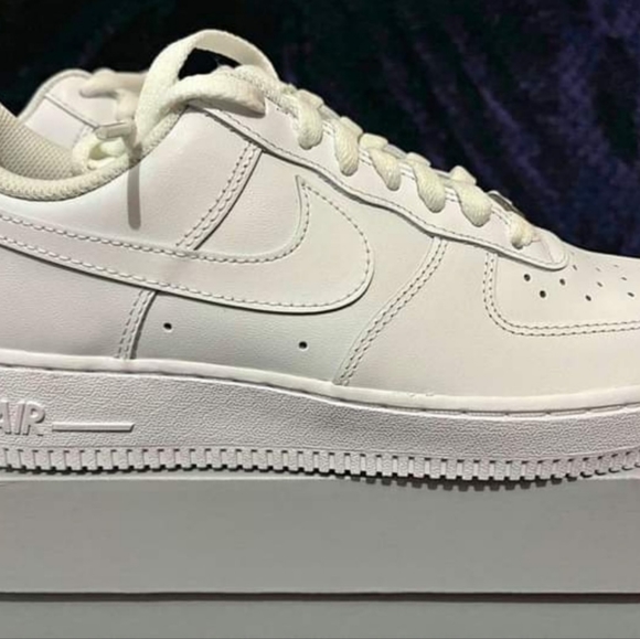 Nike Air force 1 Triple white from StockX - Picture 2 of 2